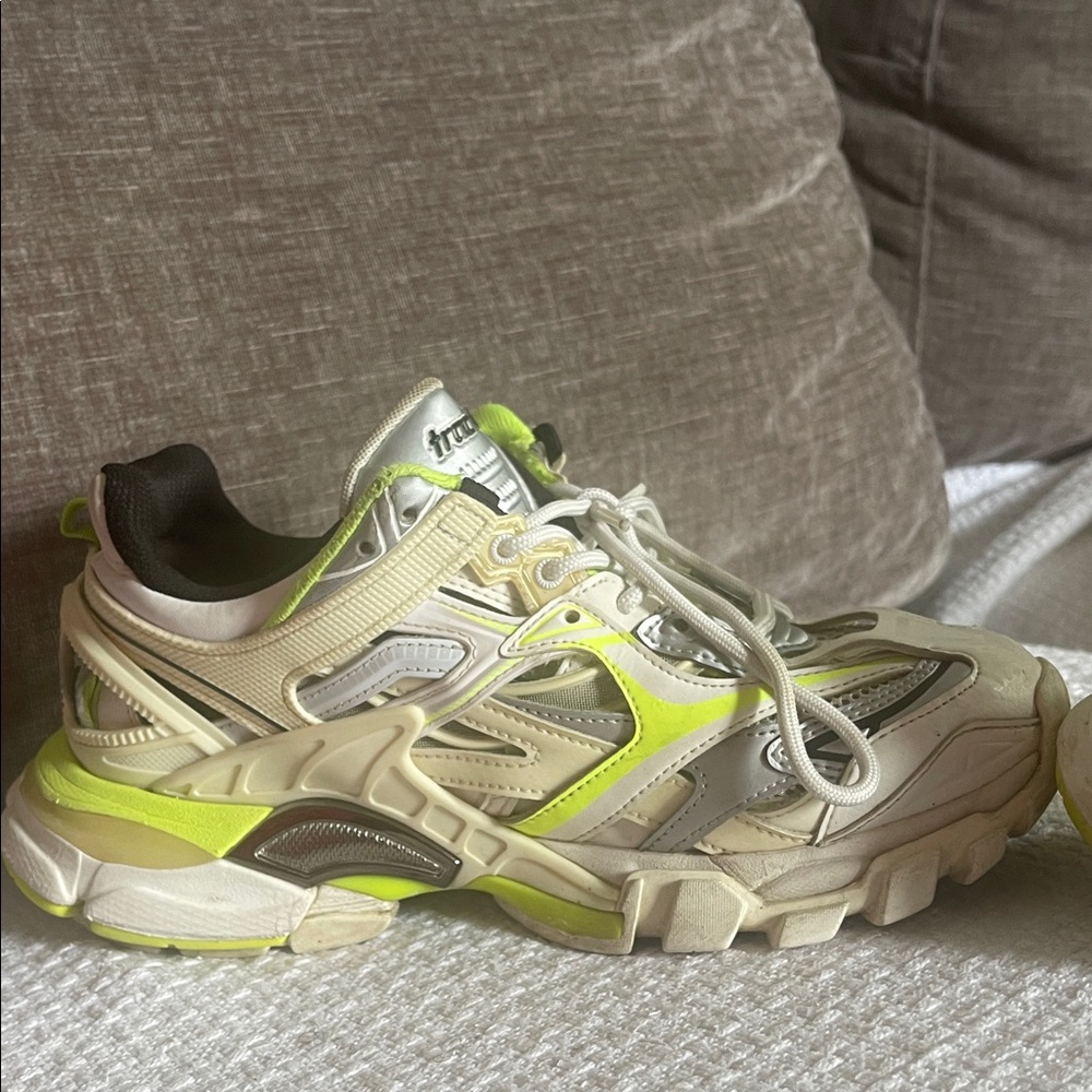 Balenciaga women’s White Sneakers with Neon Yellow Accents - Picture 4 of 13